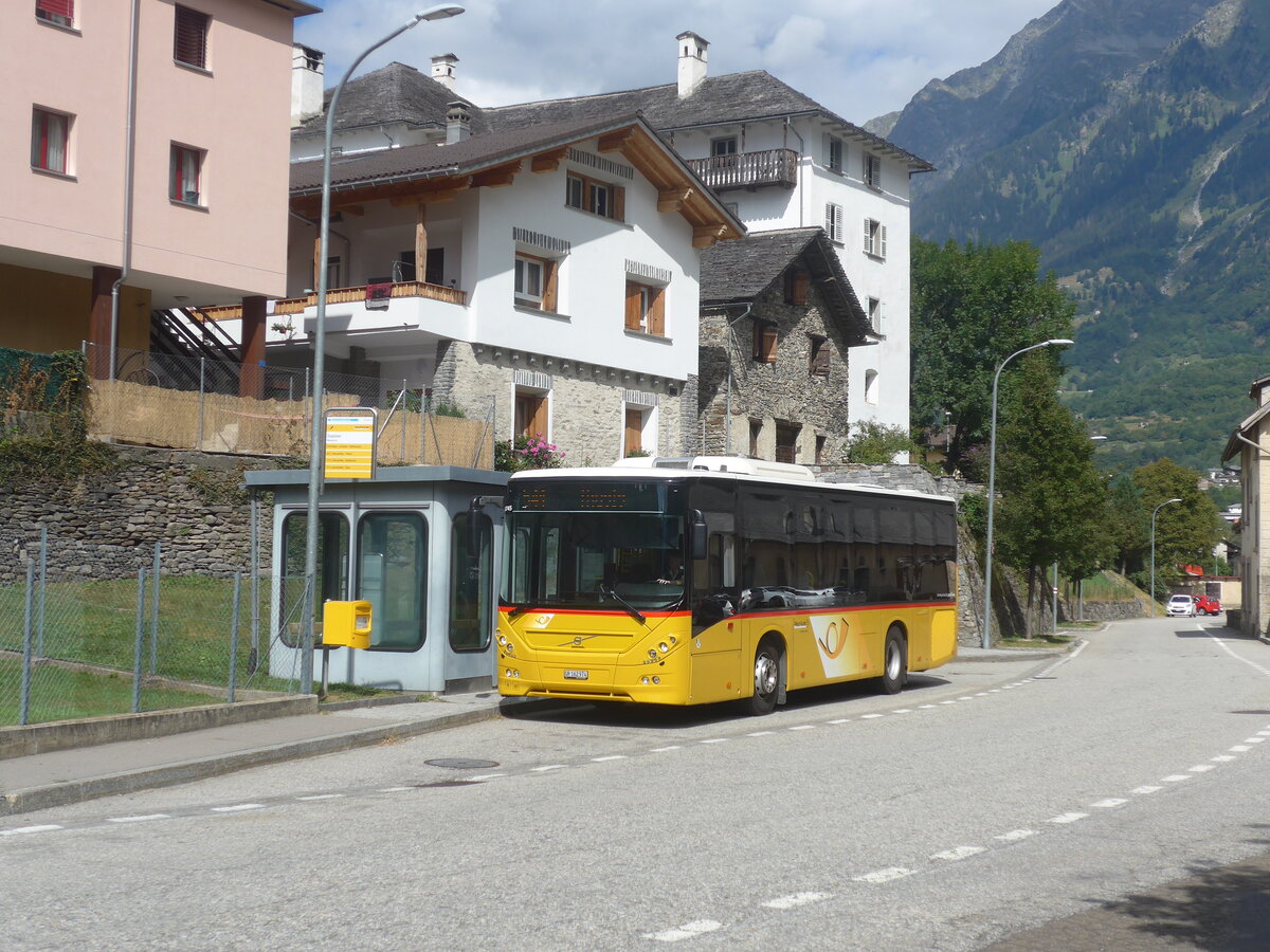 (227'946) - PostAuto Graub�nden - GR 162'974 - Volvo am 11. September 2021 in Mesocco, Stazione