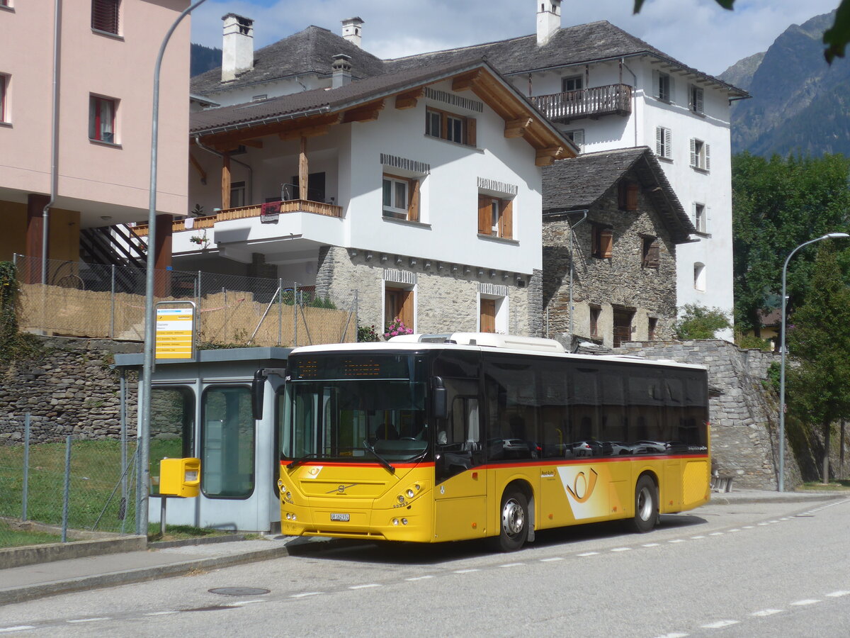 (227'947) - PostAuto Graub�nden - GR 162'974 - Volvo am 11. September 2021 in Mesocco, Stazione