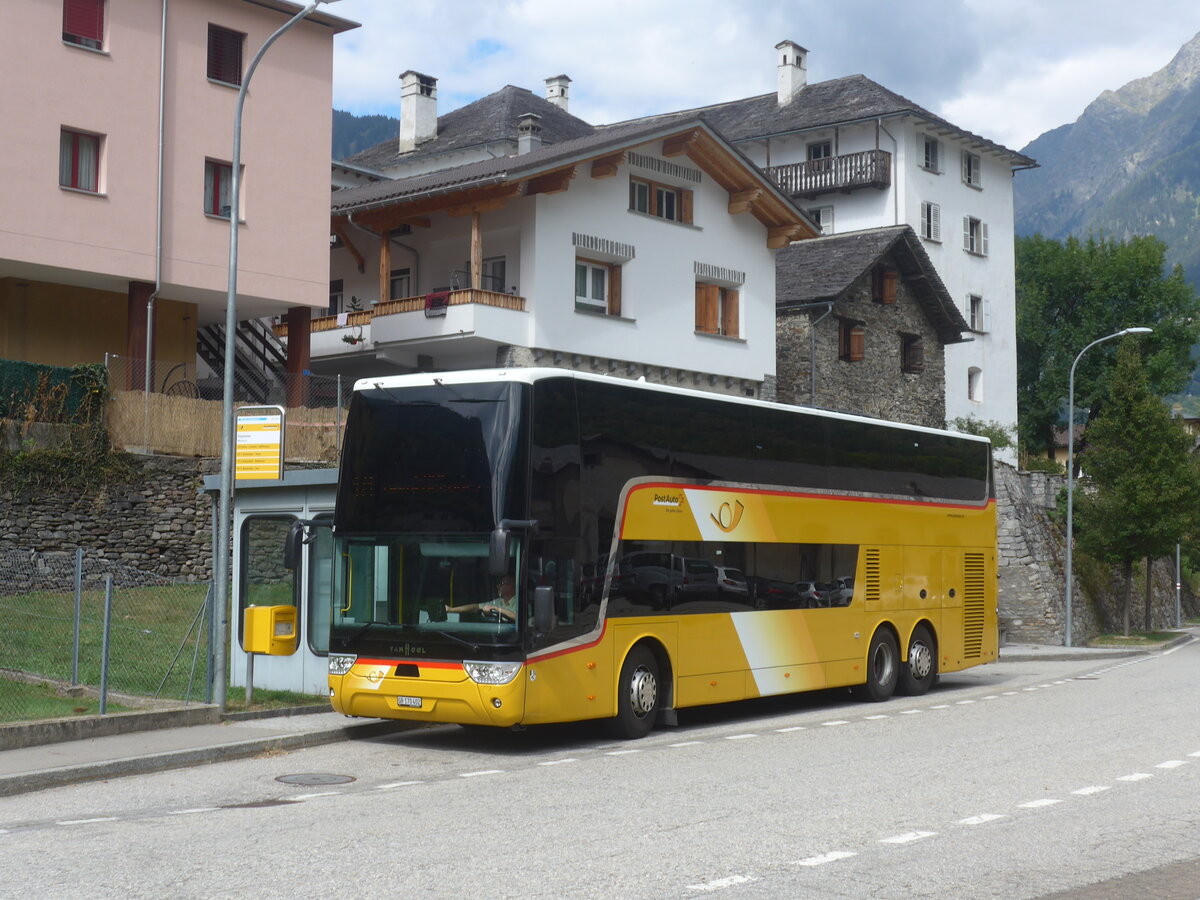 (227'953) - PostAuto Graub�nden - GR 170'402 - Van Hool am 11. September 2021 in Mesocco, Stazione