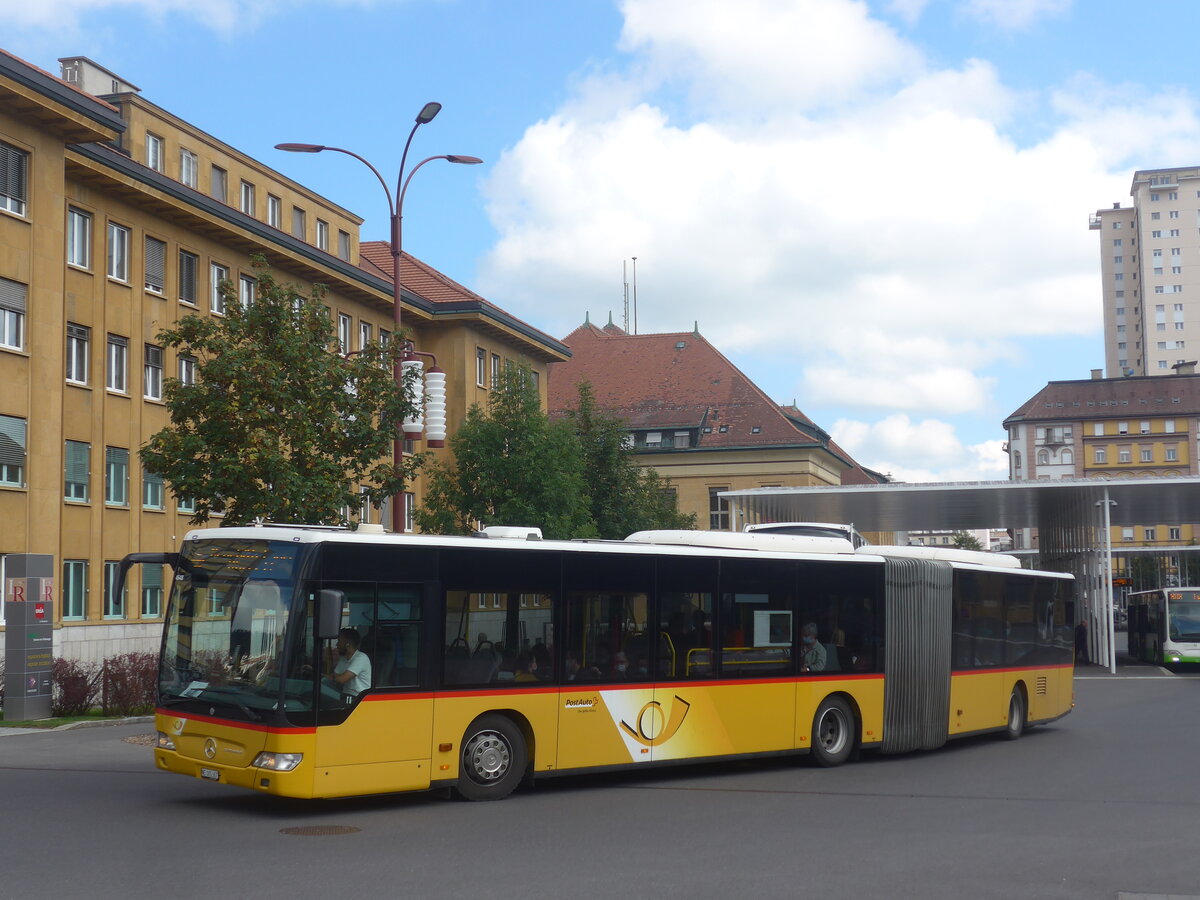 (228'104) - PostAuto Bern - Nr. 689/NE 165'367 - Mercedes (ex BE 834'689; ex H�fliger, Sursee Nr. 7) am 18. September 2021 beim Bahnhof La Chaux-de-Fonds (Einsatz CarPostal)