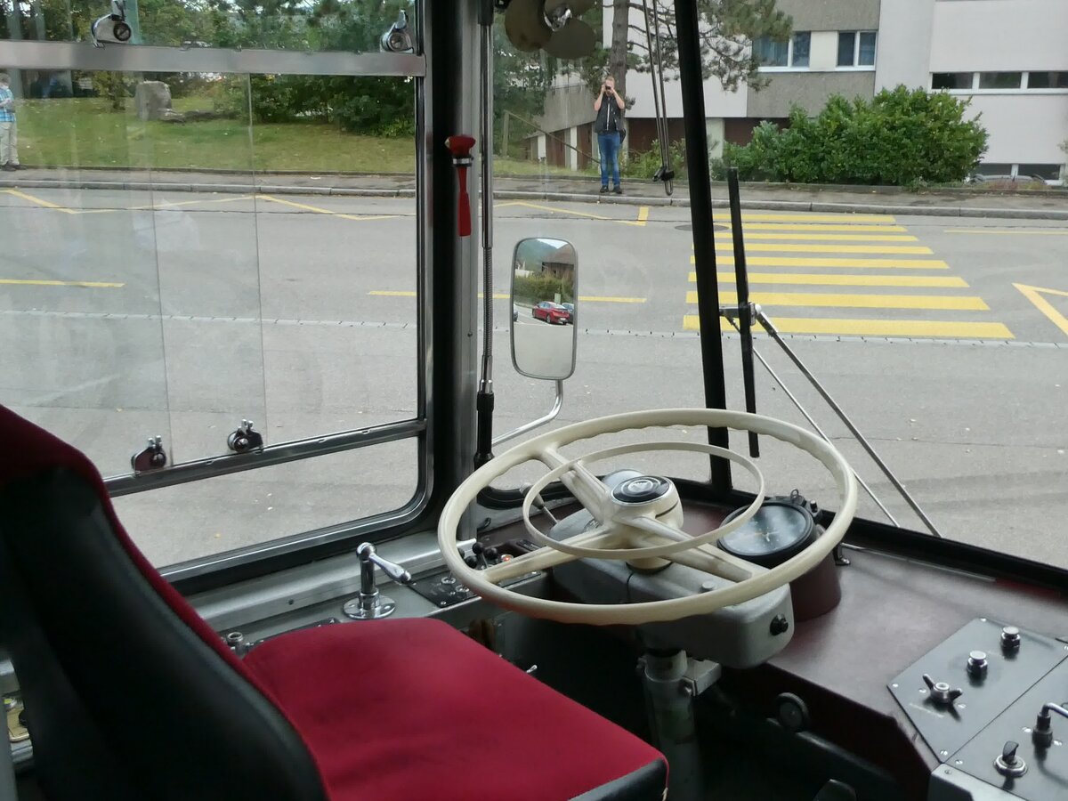 (228'397) - Borer, Neuhausen - SH 19'684 - Saurer/T�scher (ex Sch�ttler, D-K�ln; ex Braun, D-M�nster; ex Schmid, Hemishofen; ex Br�tsch, B�ttenhard; ex ASS Schleitheim Nr. 8) am 26. September 2021 in Siblingen, Am Stei (Innenaufnahme)