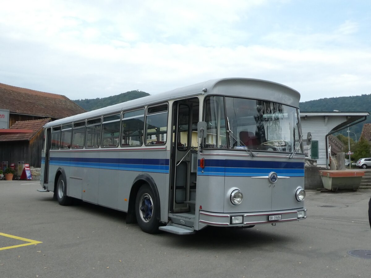 (228'400) - Borer, Neuhausen - SH 19'684 - Saurer/T�scher (ex Sch�ttler, D-K�ln; ex Braun, D-M�nster; ex Schmid, Hemishofen; ex Br�tsch, B�ttenhard; ex ASS Schleitheim Nr. 8) am 26. September 2021 in Siblingen, Am Stei