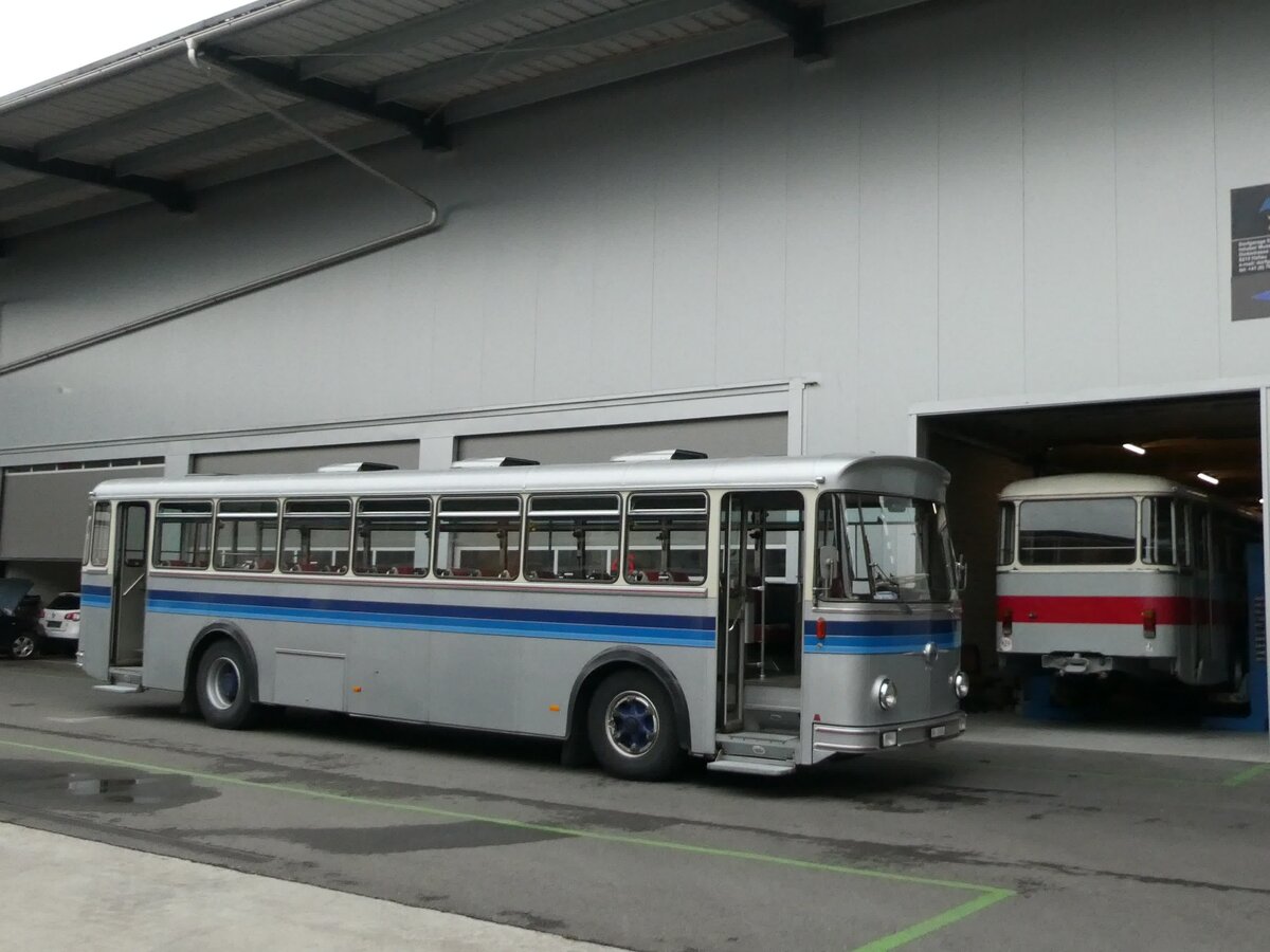 (228'428) - Borer, Neuhausen - SH 19'684 - Saurer/T�scher (ex Sch�ttler, D-K�ln; ex Braun, D-M�nster; ex Schmid, Hemmishofen; ex Br�tsch, B�ttenhard; ex ASS Schleitheim Nr. 8) am 26. September 2021 in Hallau, Dickistrasse