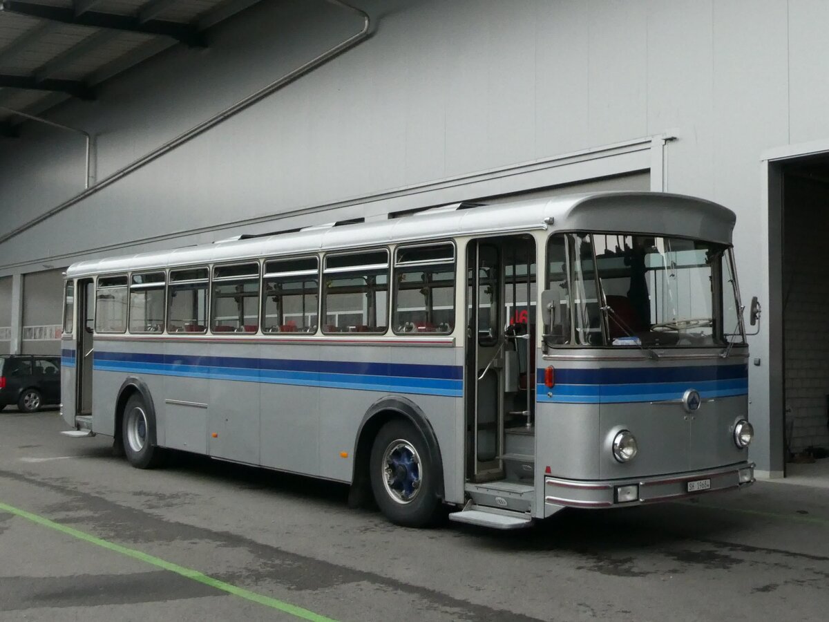 (228'430) - Borer, Neuhausen - SH 19'684 - Saurer/T�scher (ex Sch�ttler, D-K�ln; ex Braun, D-M�nster; ex Schmid, Hemishofen; ex Br�tsch, B�ttenhard; ex ASS Schleitheim Nr. 8) am 26. September 2021 in Hallau, Dickistrasse