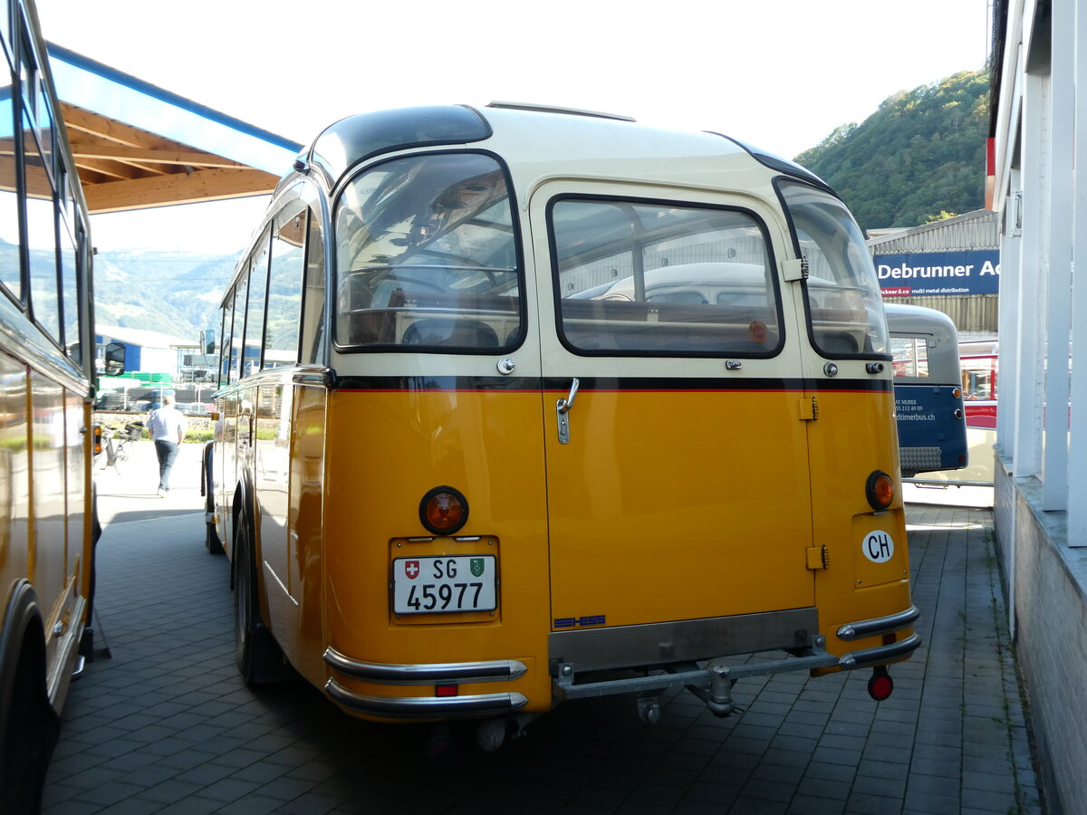 (228'532) - R�egg, R�ti - SG 45'977 - FBW/FHS (ex Kantonspolizei, Bern; ex P 23'180; ex P 2215) am 2. Oktober 2021 in N�fels, FBW-Museum