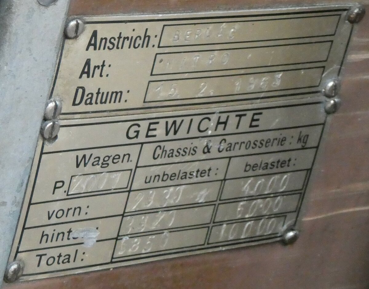 (228'557) - Typenschild - P 21'007 - am 2. Oktober 2021 in N�fels, FBW-Museum