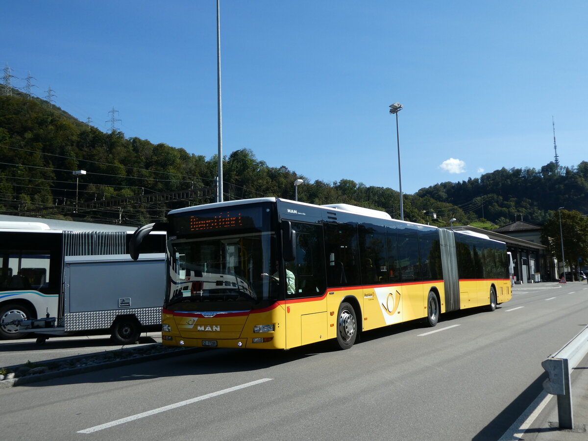 (228'590) - PostAuto Ostschweiz - SZ 77'288 - MAN (ex Kistler, Reichenburg) am 2. Oktober 2021 beim Bahnhof Ziegelbr�cke