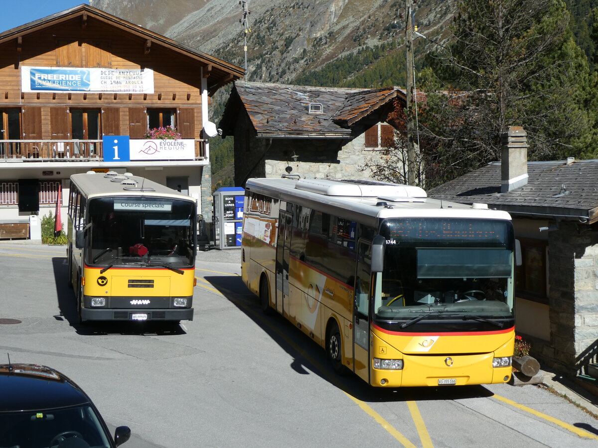 (228'792) - Oser, B�rchen - VS 93'575 - NAW/Lauber (ex Epiney, Ayer) + PostAuto Wallis - Nr. 4/VS 355'166 - Irisbus am 10. Oktober 2021 in Arolla, Post