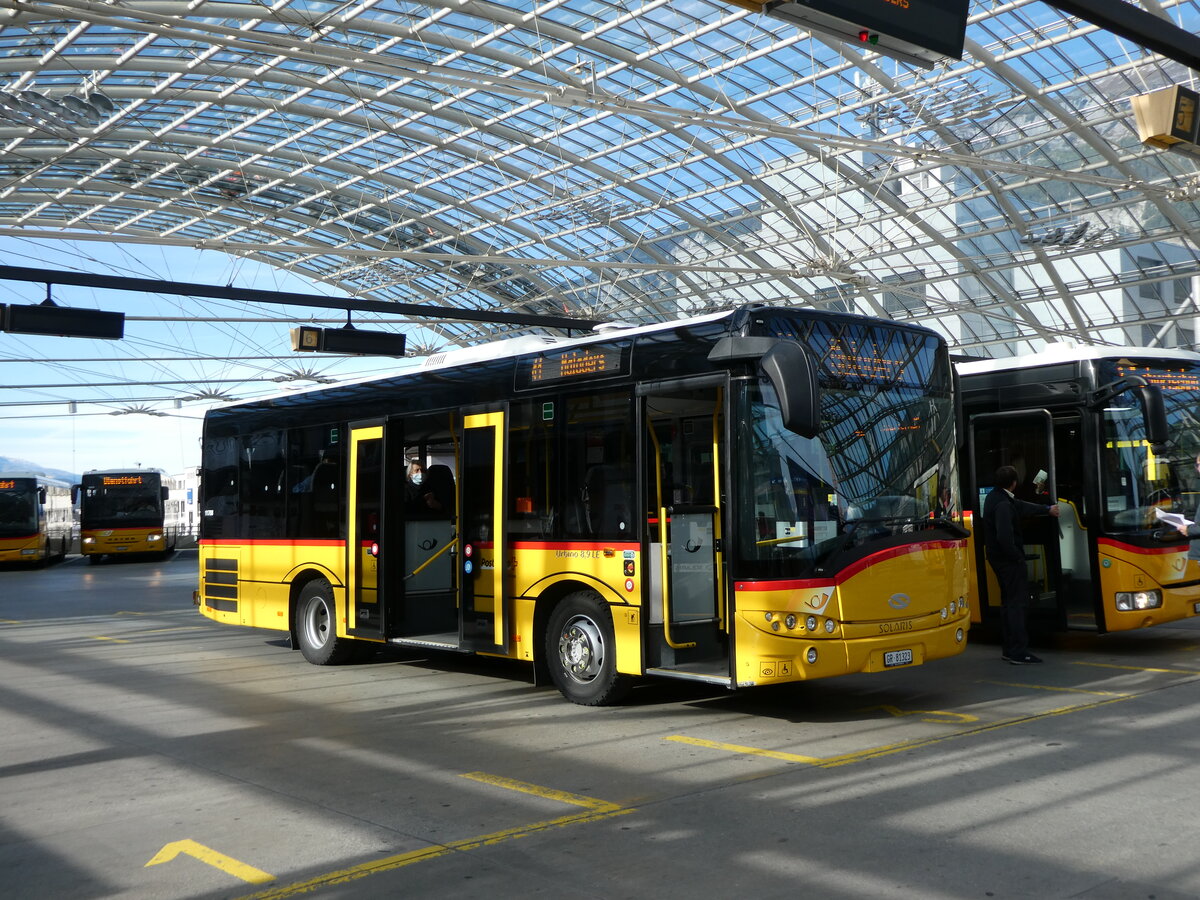 (229'231) - PostAuto Graub�nden - GR 81'323 - Solaris am 15. Oktober 2021 in Chur, Postautostation