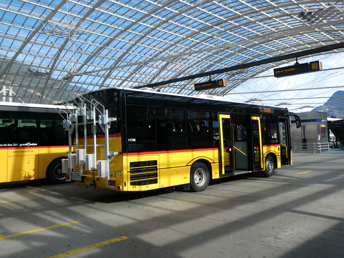 (229'232) - PostAuto Graub�nden - GR 81'323 - Solaris am 15. Oktober 2021 in Chur, Postautostation