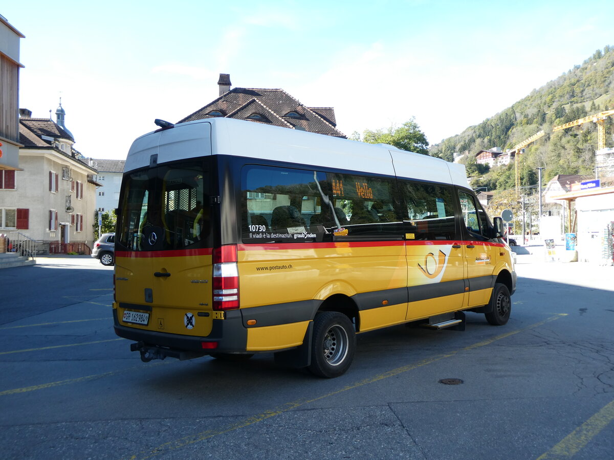 (229'268) - PostAuto Graub�nden - Nr. 2/GR 162'984 - Mercedes am 15. Oktober 2021 beim Bahnhof Ilanz