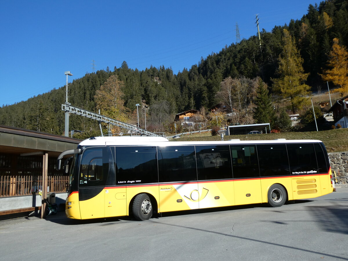(230'007) - PostAuto Graub�nden - GR 173'206 - MAN am 6. November 2021 beim Bahnhof Tiefencastel