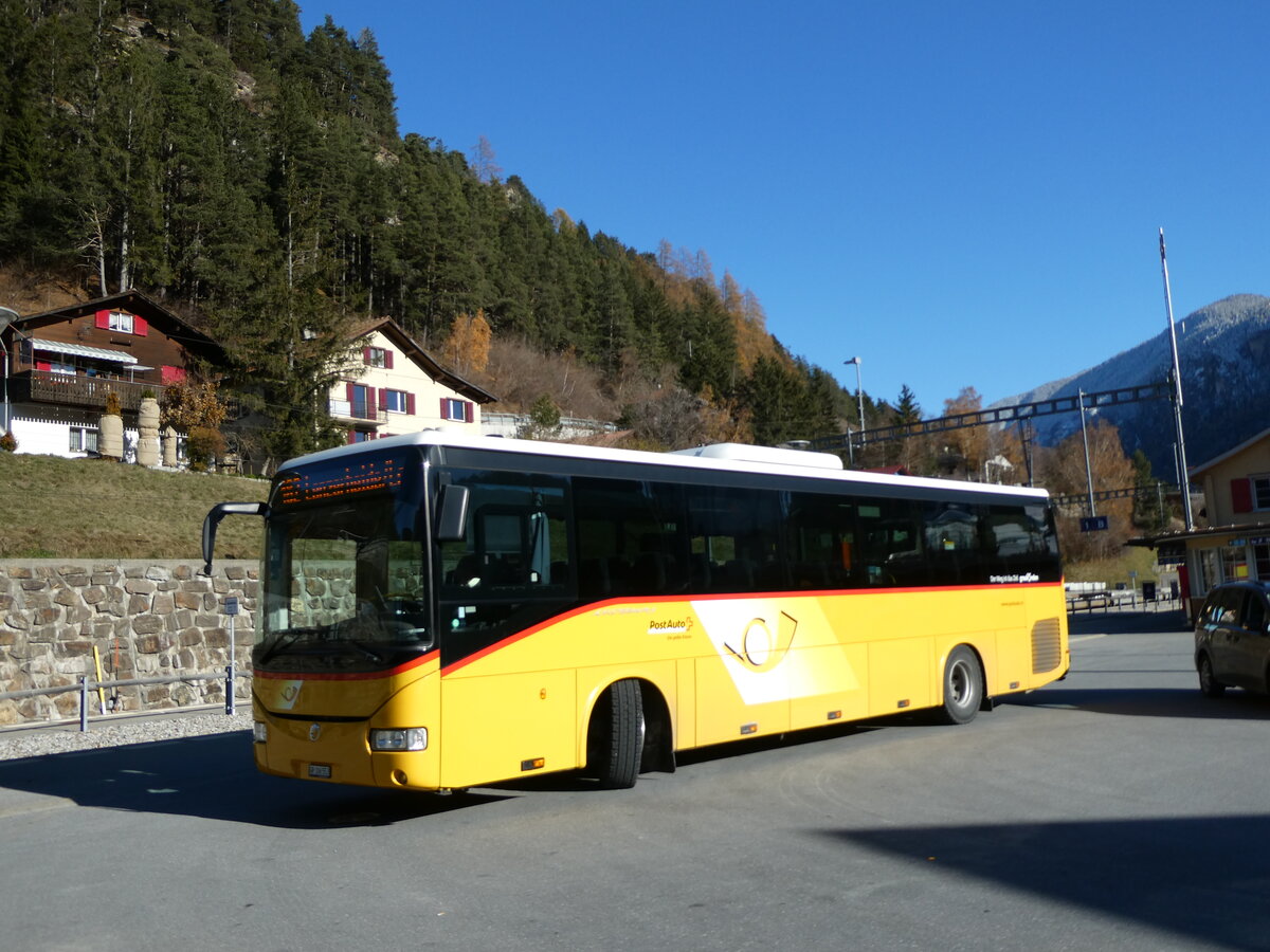 (230'038) - PostAuto Graub�nden - GR 106'553 - Irisbus am 6. November 2021 beim Bahnhof Tiefencastel