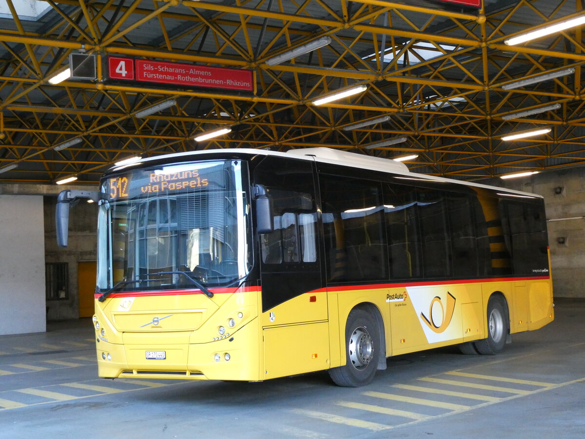 (230'048) - PostAuto Graub�nden - GR 170'440 - Volvo am 6. November 2021 in Thusis, Postautostation