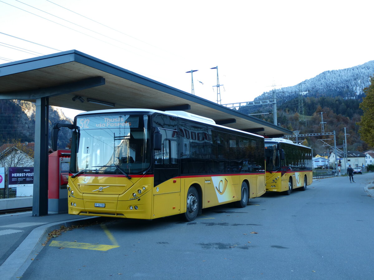 (230'052) - PostAuto Graub�nden - GR 162'980 - Volvo am 6. November 2021 beim Bahnhof Rh�z�ns