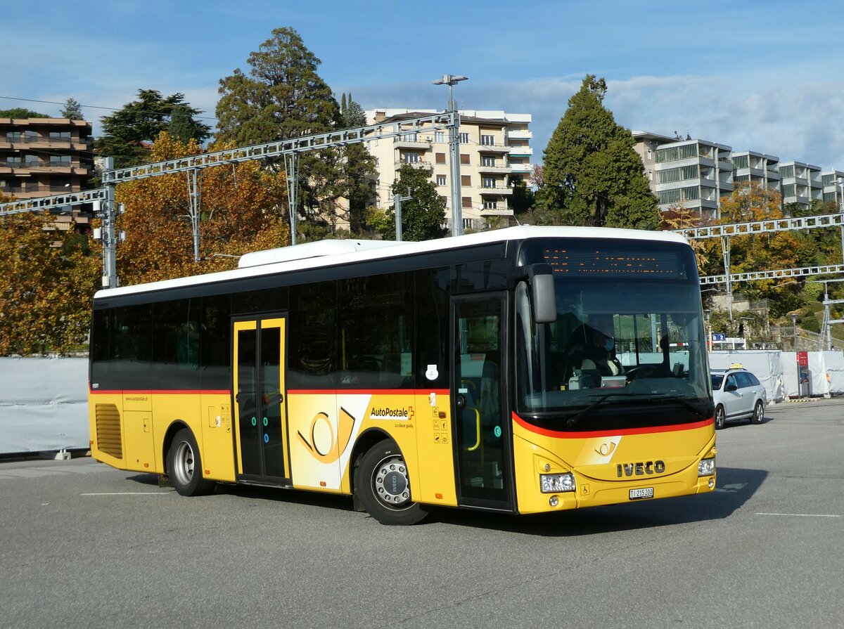 (230'313) - AutoPostale Ticino - TI 215'200 - Iveco (ex Vorf�hrfahrzeug) am 10. November 2021 beim Bahnhof Lugano