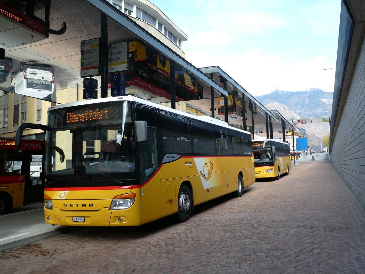 (230'405) - PostAuto Graub�nden - GR 179'704 - Setra am 10. November 2021 beim Bahnhof Bellinzona