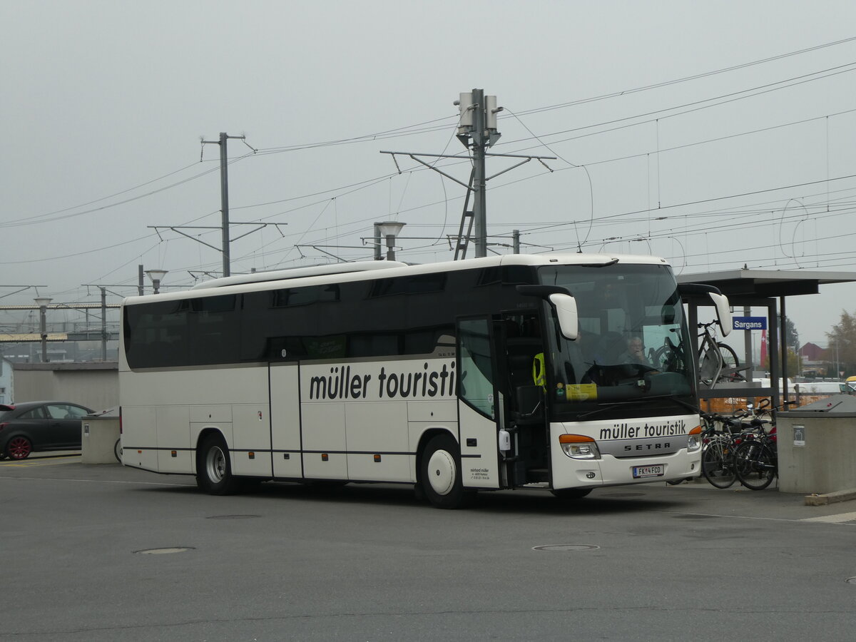 (230'570) - Aus Oesterreich: M�ller, Frastanz - FK 4 FCD - Setra am 12. November 2021 beim Bahnhof Sargans