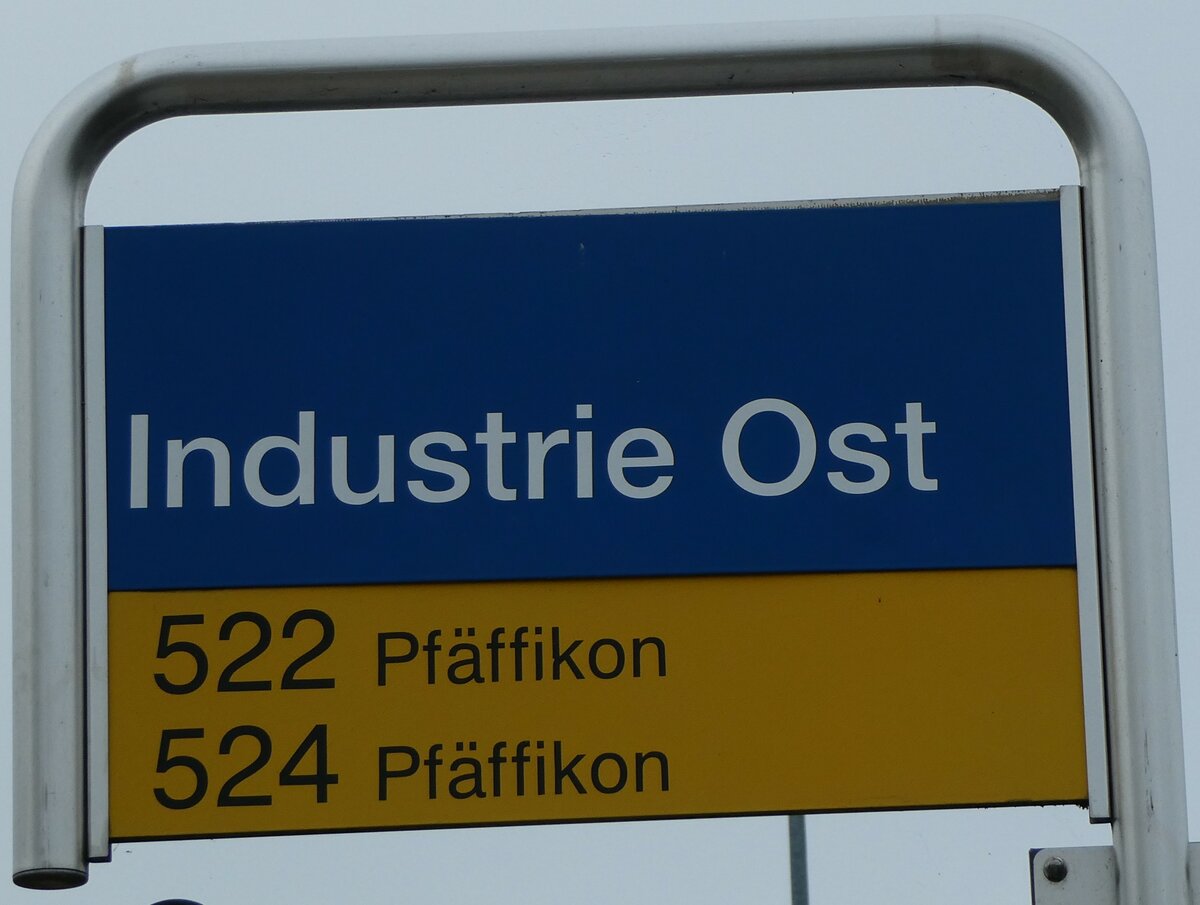 (230'861) - ZVV/PostAuto-Haltestellenschild - Pf�ffikon, Industrie Ost - am 21. November 2021