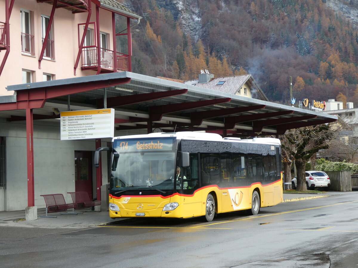 (230'929) - Fl�ck, Brienz - Nr. 22/BE 868'722 - Mercedes am 27. November 2021 in Meiringen, Postautostation