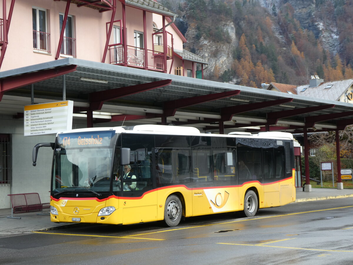 (230'930) - Fl�ck, Brienz - Nr. 22/BE 868'722 - Mercedes am 27. November 2021 in Meiringen, Postautostation