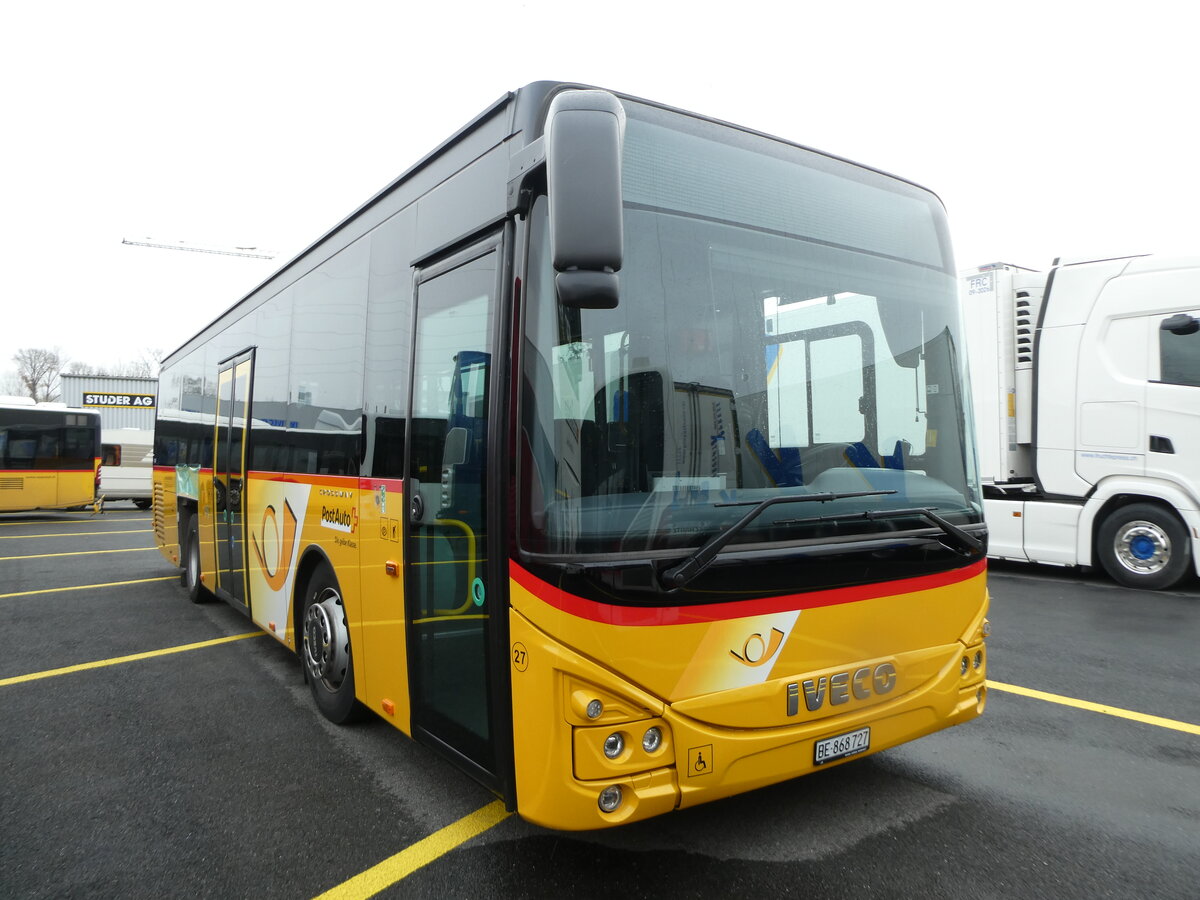 (231'020) - Fl�ck, Brienz - Nr. 27/BE 868'727 - Iveco am 28. November 2021 in Kerzers, Interbus