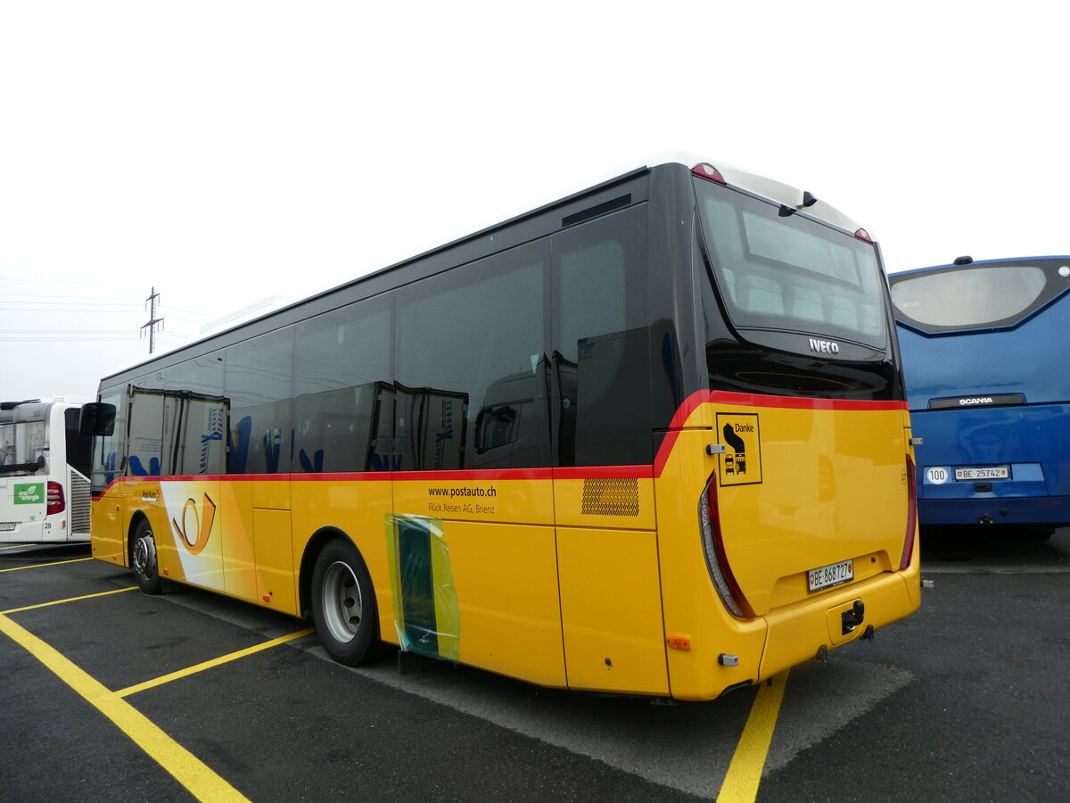 (231'022) - Fl�ck, Brienz - Nr. 27/BE 868'727 - Iveco am 28. November 2021 in Kerzers, Interbus