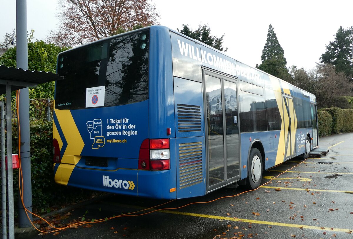 (231'047) - STI Thun - Nr. 128 - MAN am 5. Dezember 2021 bei der Schiffl�ndte Thun