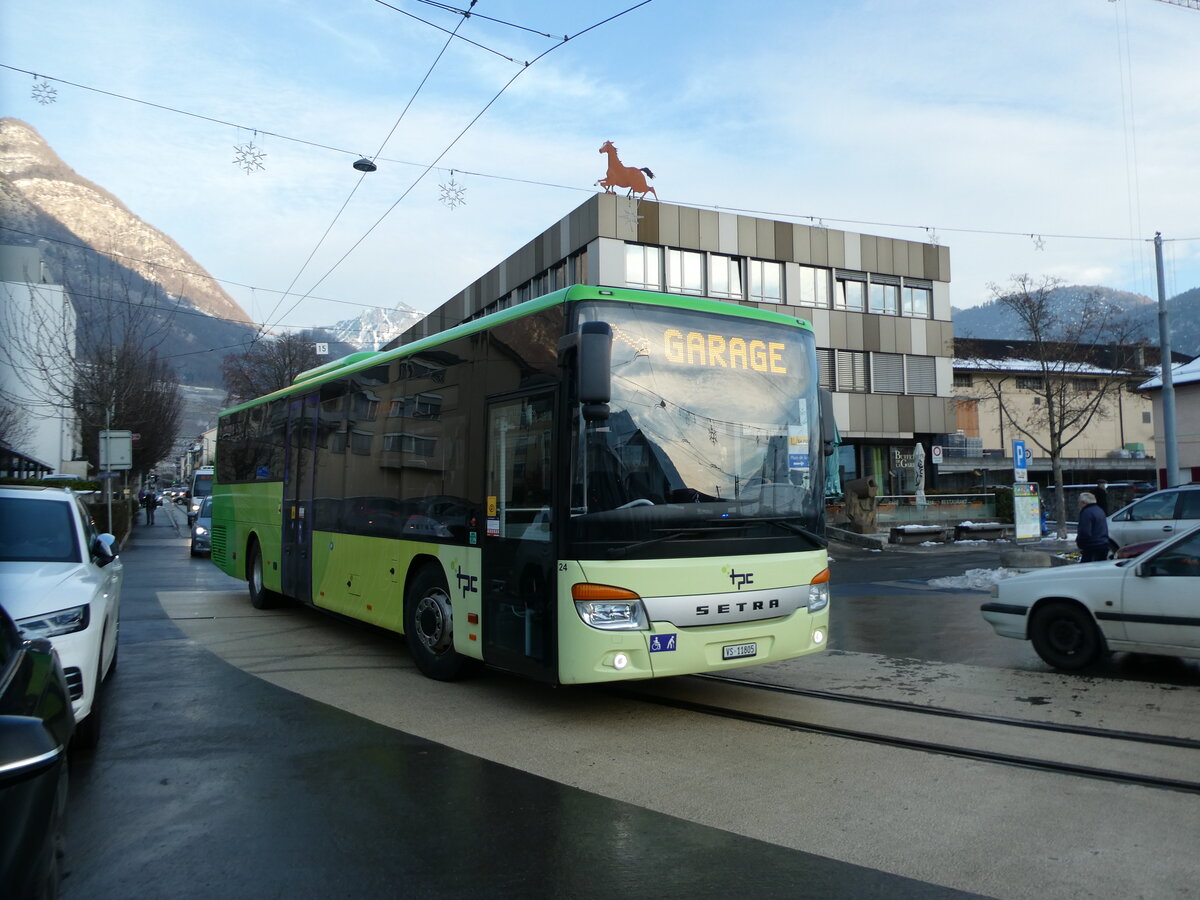 (231'275) - TPC Aigle - Nr. 24/VS 11'805 - Setra (ex Vol�nbusz, H-Budapest) am 14. Dezember 2021 beim Bahnhof Aigle