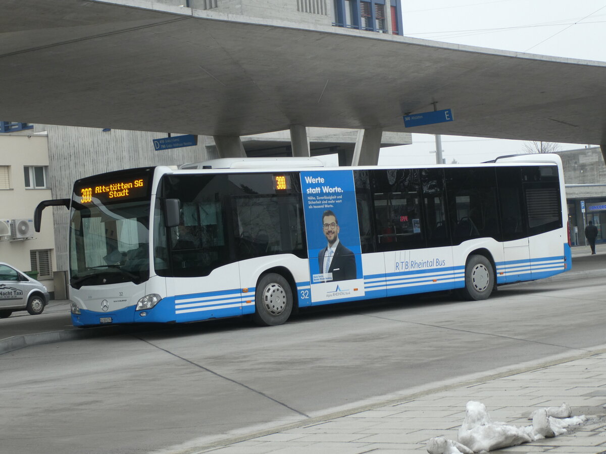 (231'344) - RTB Altst�tten - Nr. 32/SG 309'276 - Mercedes am 15. Dezember 2021 beim Bahnhof Buchs