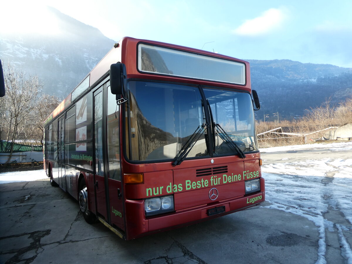 (231'478) - Schuhbus, Aesch - Mercedes am 18. Dezember 2021 bei St-Maurice