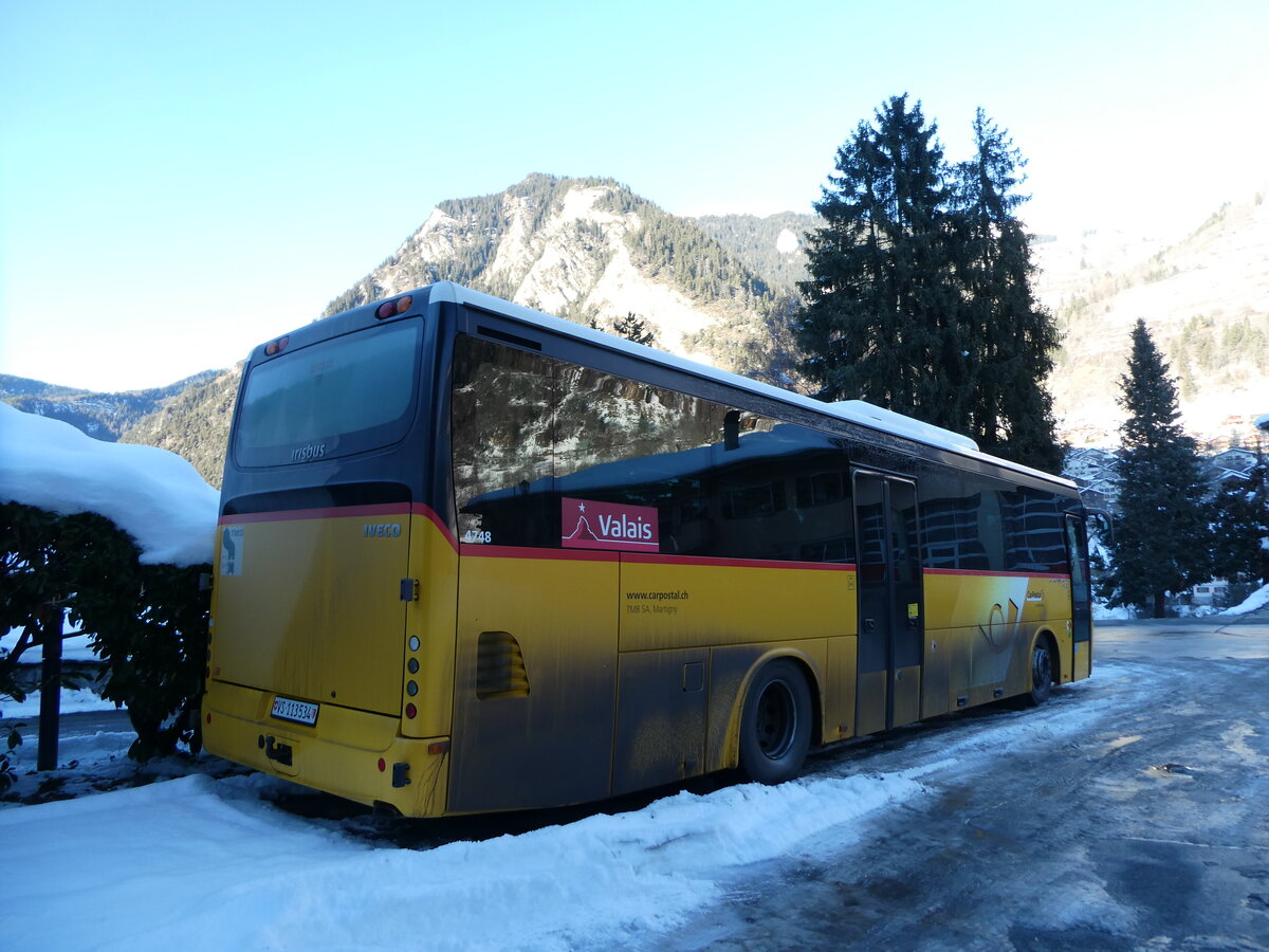 (231'489) - TMR Martigny - Nr. 128/VS 113'534 - Irisbus am 18. Dezember 2021 in Le Ch�ble, Garage