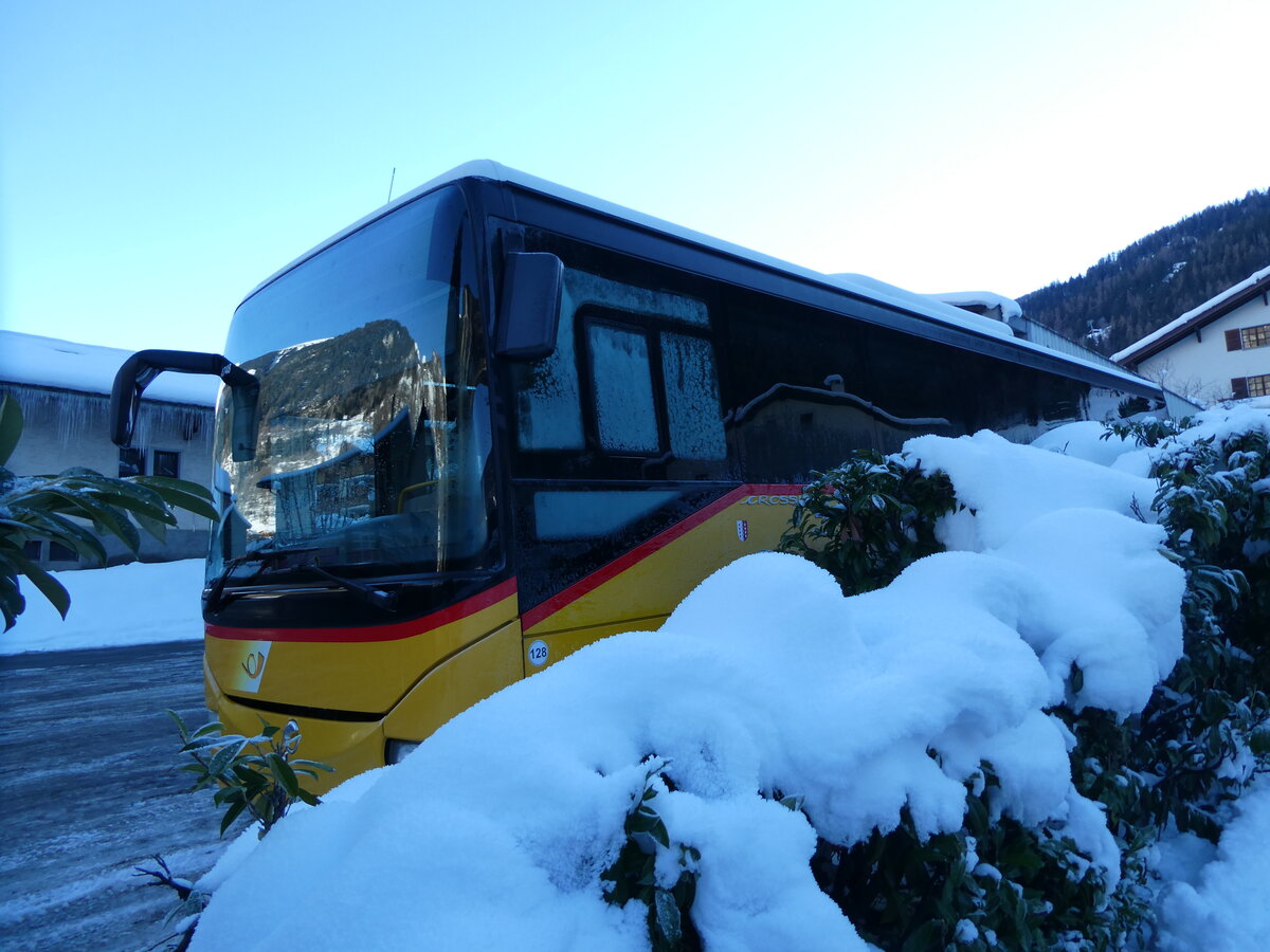 (231'491) - TMR Martigny - Nr. 128/VS 113'534 - Irisbus am 18. Dezember 2021 in Le Ch�ble, Garage (Teilaufnahme)