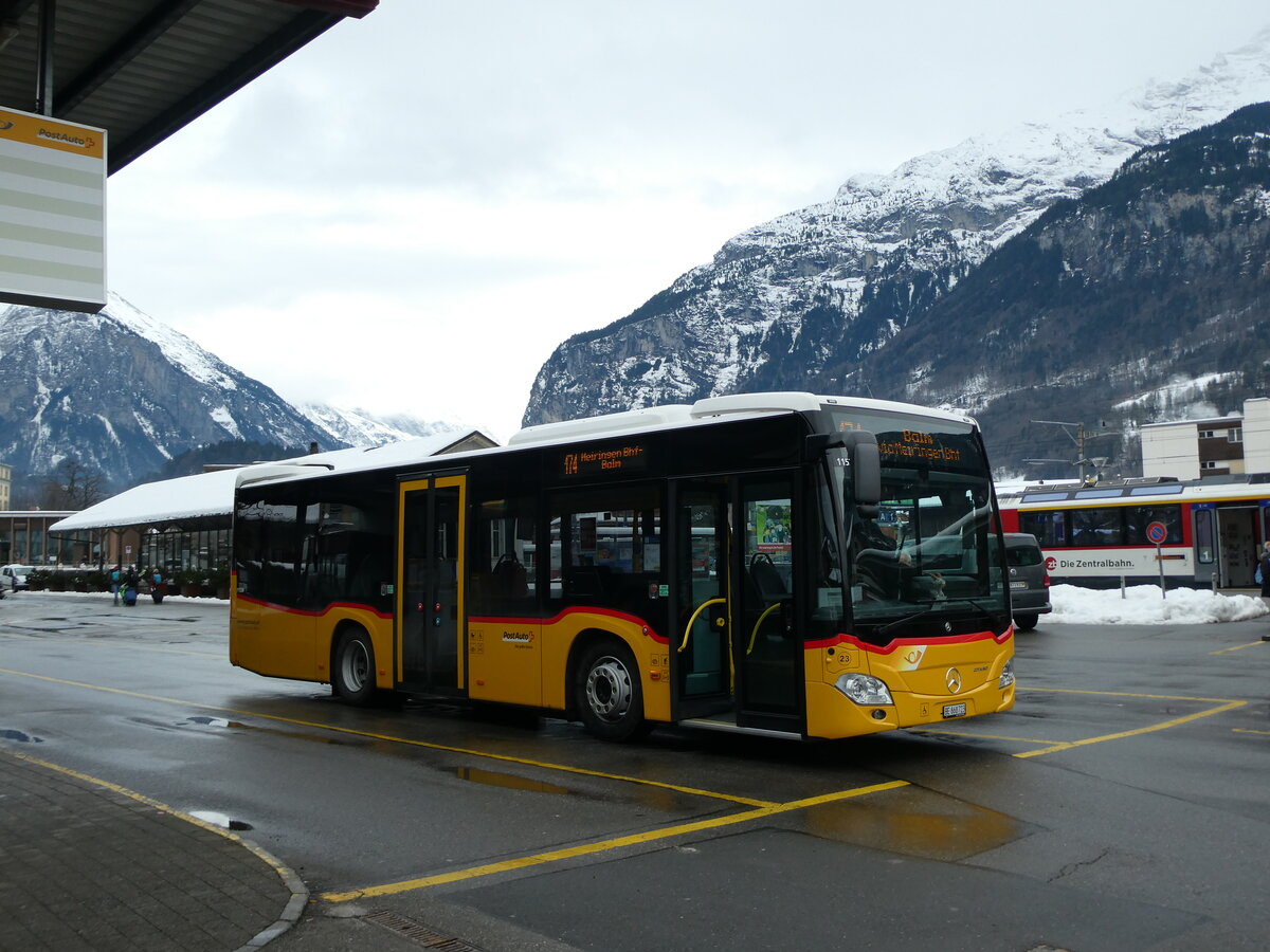 (231'595) - Fl�ck, Brienz - Nr. 23/BE 868'723 - Mercedes am 26. Dezember 2021 in Meiringen, Postautostation