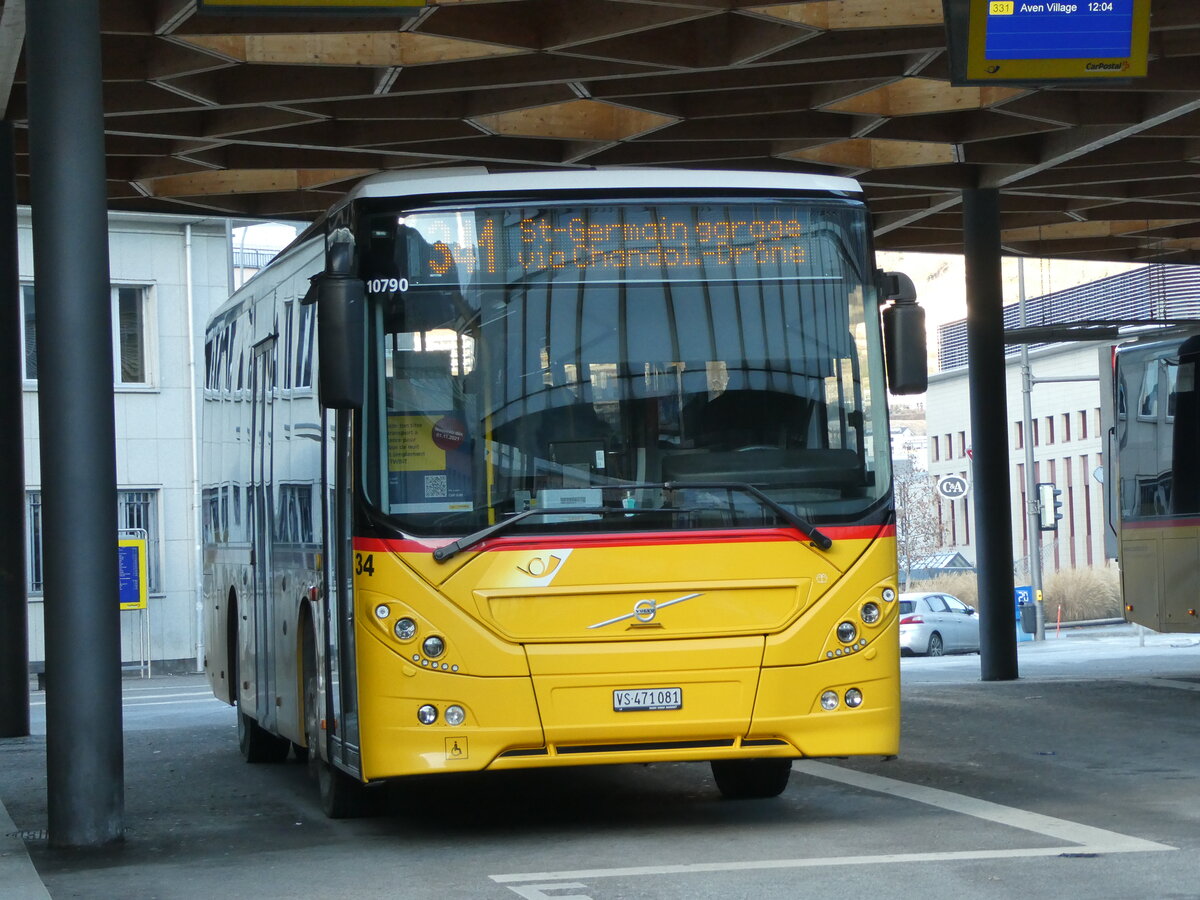 (231'617) - PostAuto Wallis - Nr. 34/VS 471'081 - Volvo (ex TRD, Savi�se) am 1. Januar 2022 beim Bahnhof Sion