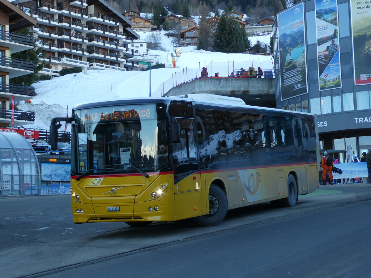 (231'621) - Lathion, Sion - Nr. 1/VS 12'894 - Volvo am 1. Januar 2022 in Haute-Nendaz, T�l�cabine