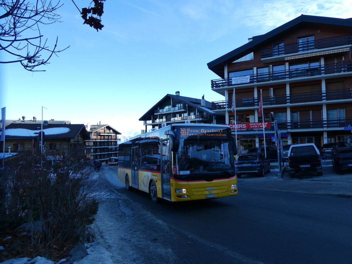 (231'633) - MOB Montreux - Nr. 12/VD 527'776 - MAN/G�ppel am 1. Januar 2022 in Haute-Nedaz, T�l�cabine (Einsatz Lathion)
