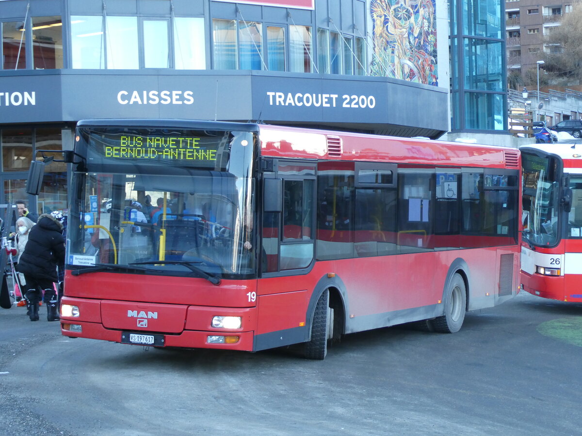 (231'637) - Lathion, Sion - Nr. 19/VS 197'617 - MAN/G�ppel (ex AFA Adelboden Nr. 55) am 1. Januar 2022 in Haute-Nendaz, T�l�cabine