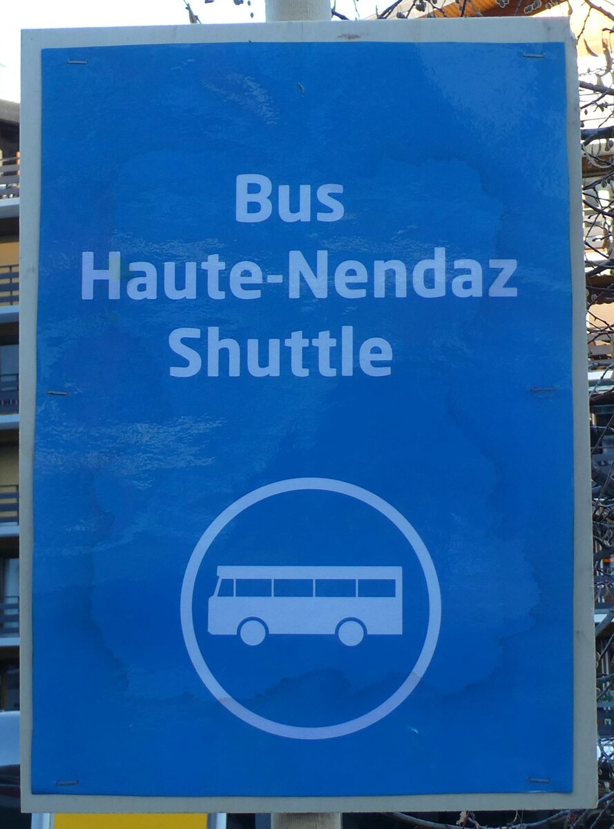 (231'639) - Bus Haute-Nendaz-Shuttle-Haltestellenschild - Haute-Nendaz, T�l�cabine - am 1. Januar 2022