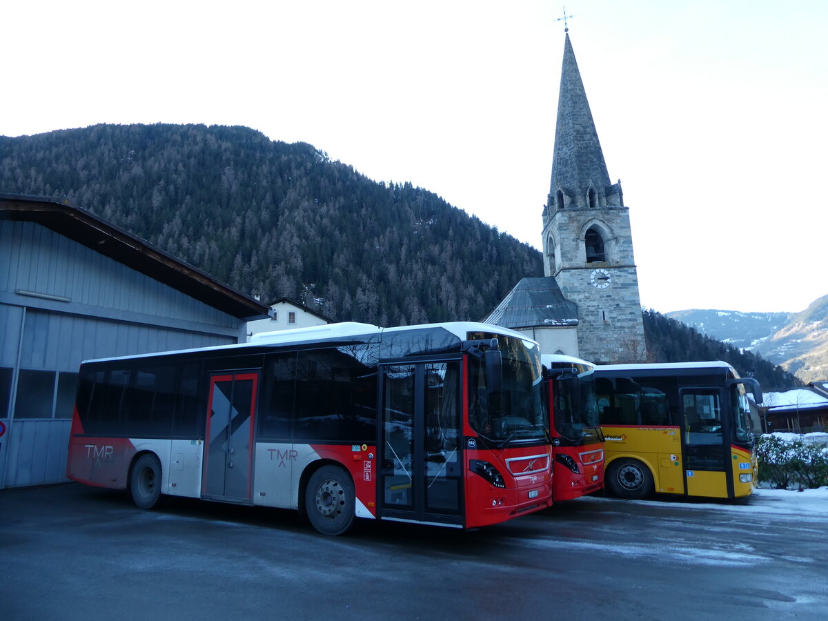 (231'675) - TMR Martigny - Nr. 162/VS 1109 - Volvo am 1. Januar 2022 in Le Ch�ble, Garage