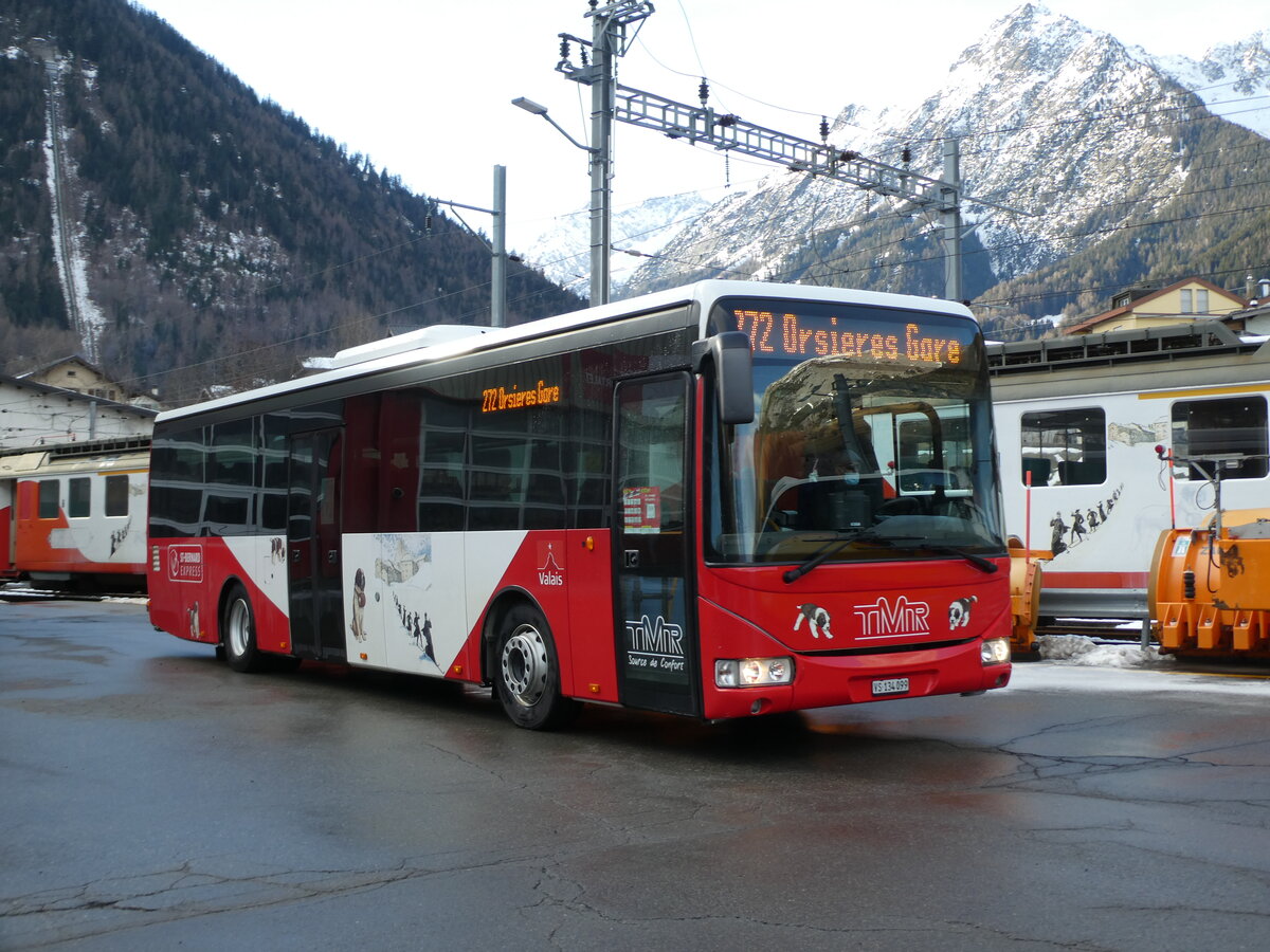 (231'727) - TMR Martigny - Nr. 17/VS 134'099 - Irisbus am 2. Januar 2022 in Orsi�res, Garage