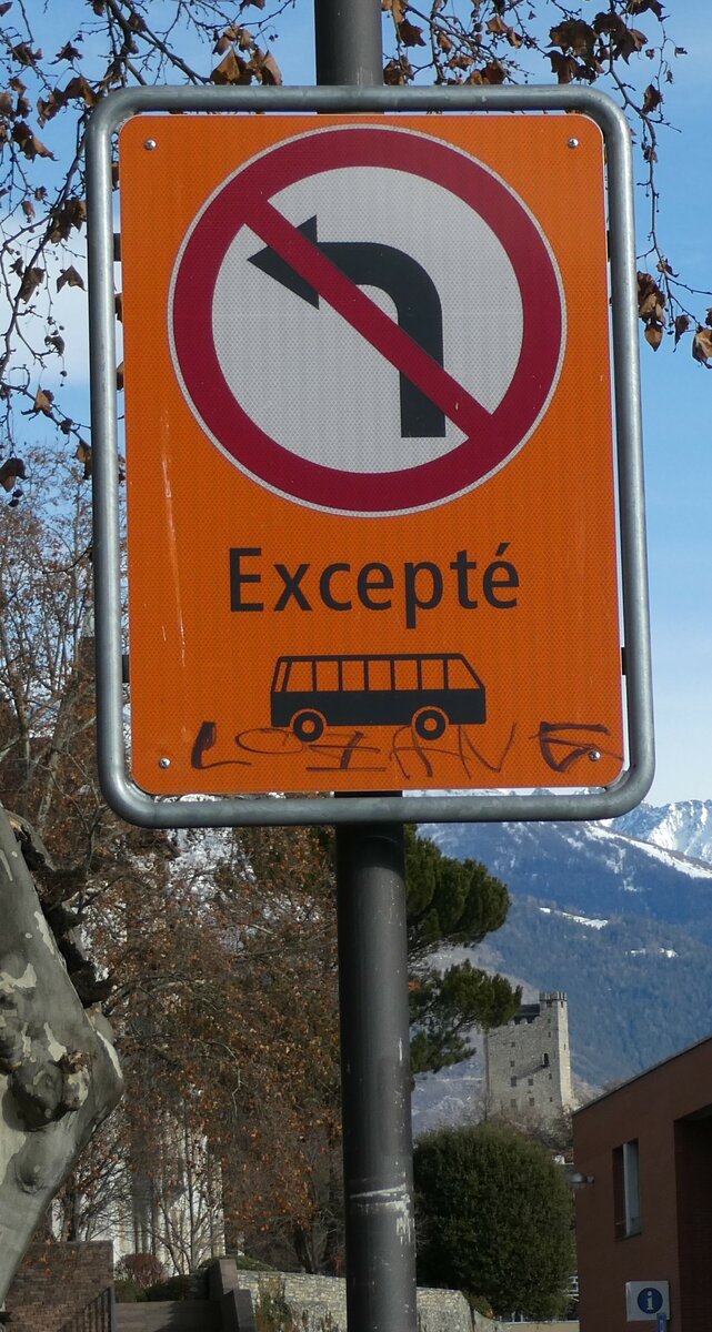 (231'737) - Except� Bus am 2. Januar 2022 beim Bahnhof Sierre