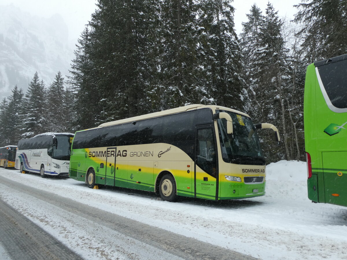 (231'885) - Sommer, Gr�nen - BE 470'018 - Volvo am 9. Januar 2022 in Adelboden, Unter dem Birg
