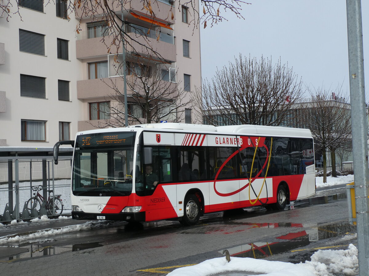 (231'964) - Niederer, Filzbach  Nr. 14/GL 46 - Mercedes am 10. Januar 2022 beim Bahnhof N�fels-Mollis