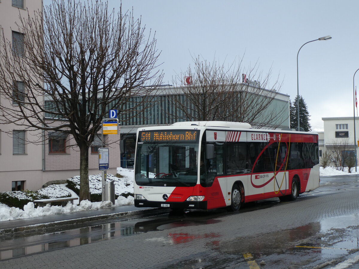 (231'968) - Niederer, Filzbach - Nr. 29/GL 340 - Mercedes am 10. Januar 2022 beim Bahnhof N�fels-Mollis