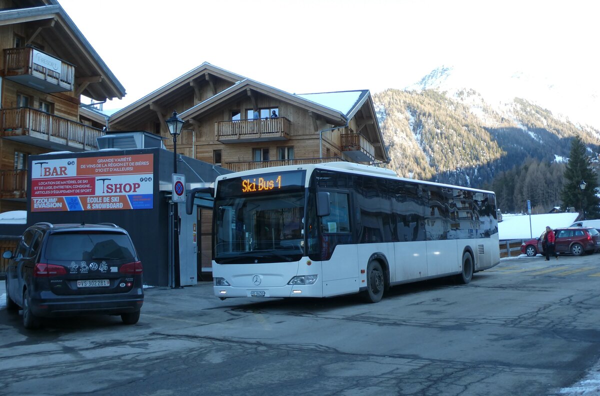 (232'137) - Buchard, Leytron - Nr. 70/VS 84'250 - Mercedes (ex MBC Morges Nr. 79) am 19. Januar 2022 in La Tzoumaz, T�l�cabine