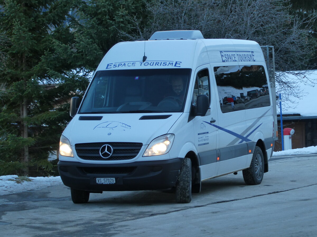 (232'140) - Espace Tourisme, Riddes - VS 57'026 - Mercedes am 19. Januar 2022 in La Tzoumaz, T�l�cabine