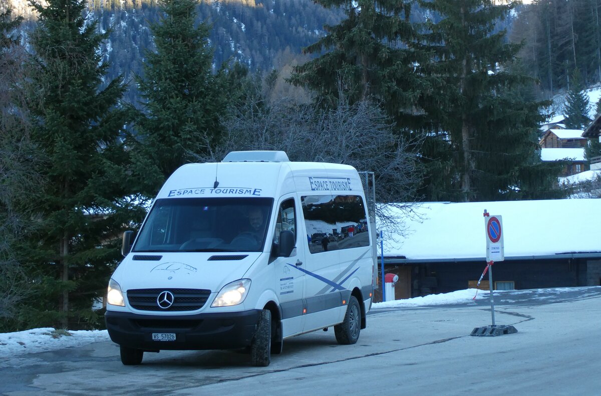 (232'141) - Espace Tourisme, Riddes - VS 57'026 - Mercedes am 19. Januar 2022 in La Tzoumaz, T�l�cabine