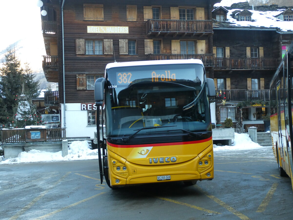 (232'176) - PostAuto Wallis - VS 355'169 - Iveco am 21. Januar 2022 in Les Haud�res, Centre
