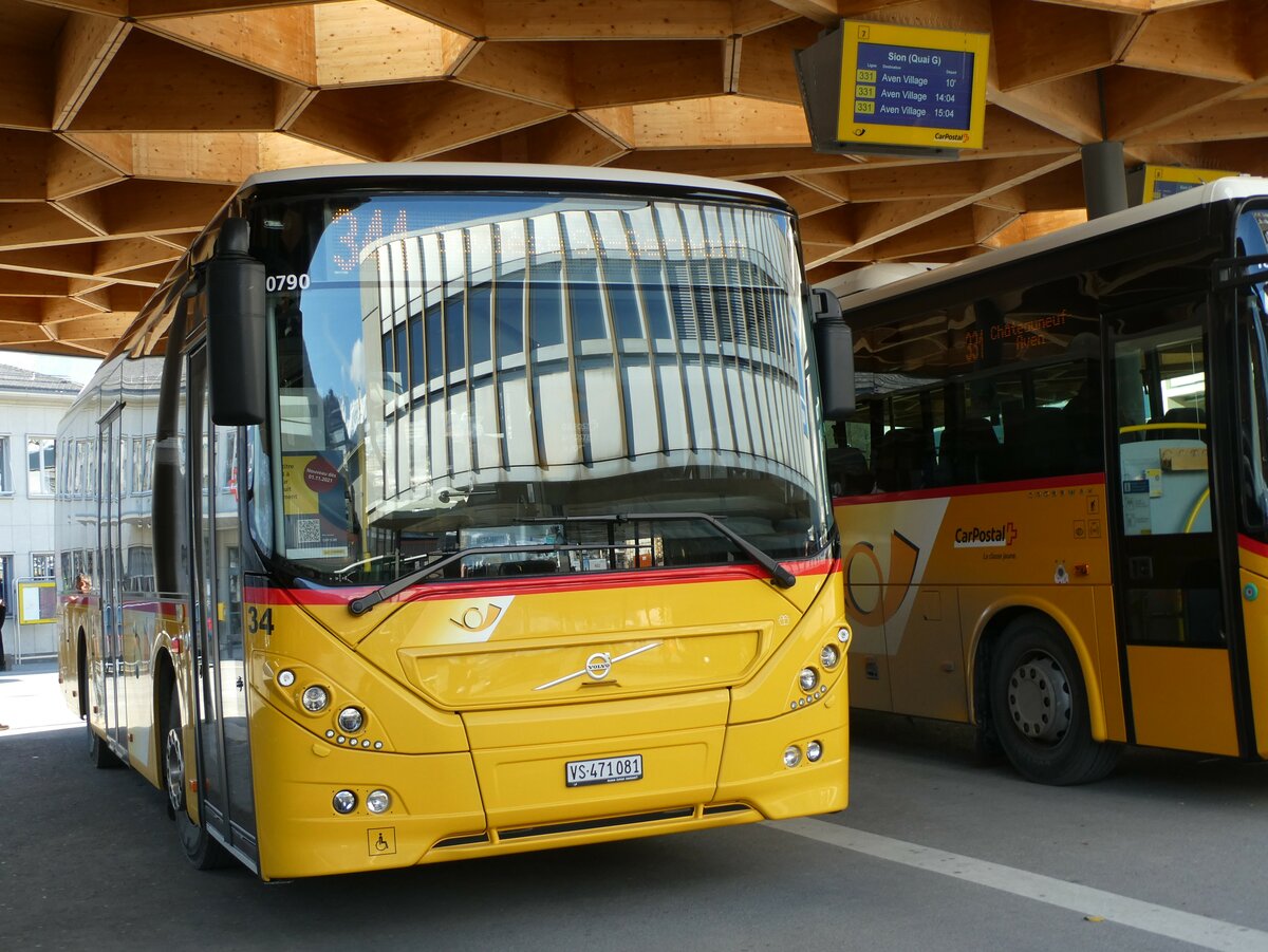(232'233) - PostAuto Wallis - Nr. 34/VS 471'081 - Volvo (ex TRD, Savi�se) am 21. Januar 2022 beim Bahnhof Sion